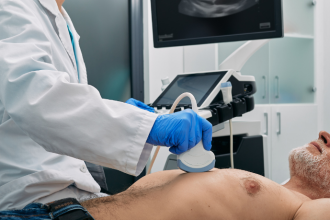 Dra. Thaline Neves ressalta a importância da ultrassonografia em idosos como ferramenta essencial na detecção precoce de doenças silenciosas.