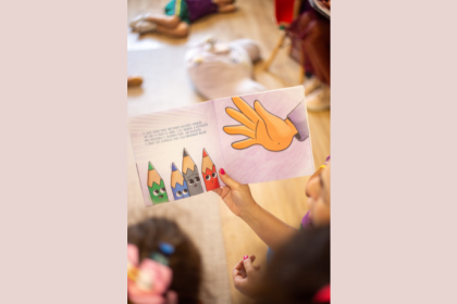 Educação e pluralidade: como a Sigma Educação e Tecnologia Ltda promove a abordagem natural da diversidade nos livros escolares.