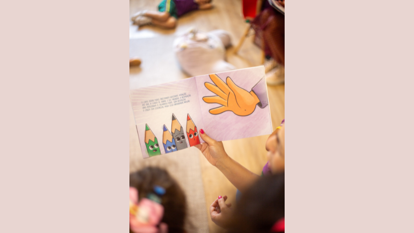 Educação e pluralidade: como a Sigma Educação e Tecnologia Ltda promove a abordagem natural da diversidade nos livros escolares.